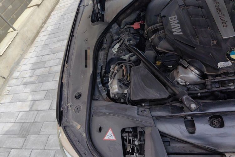Used BMW 7 Series 2013 750Li xDrive Engine Bay Right