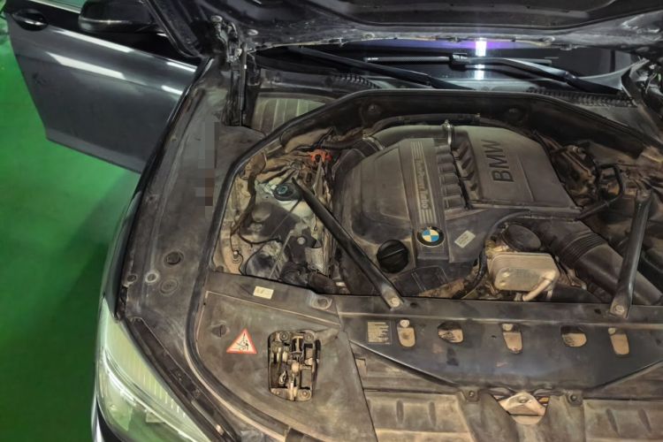 Used BMW 7 Series 2013 740Li Luxury Model Engine Bay Right
