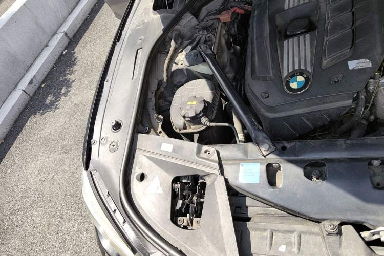 Used BMW 7 Series 2013 730Li Leading Model Engine Bay Right