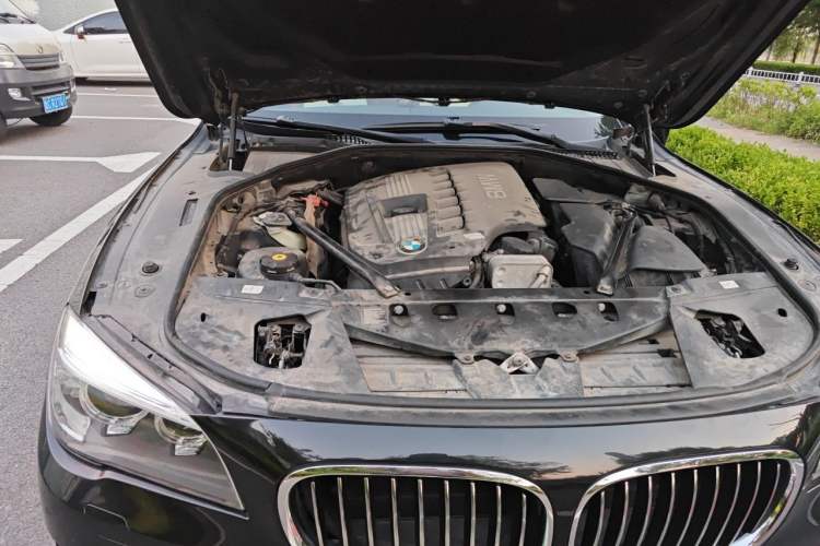 Used BMW 7 Series 2013 730Li Leading Model Engine Bay Right