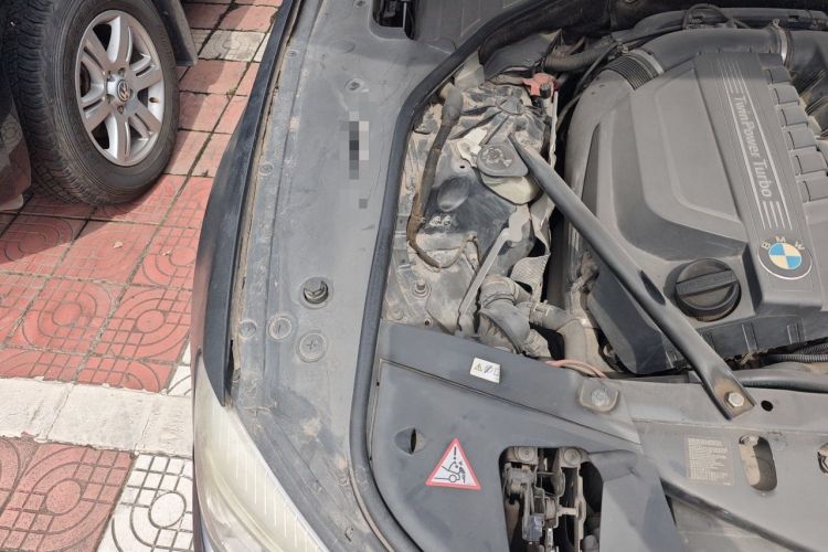 Used BMW 7 Series 2013 740Li Leading Model Engine Bay Right
