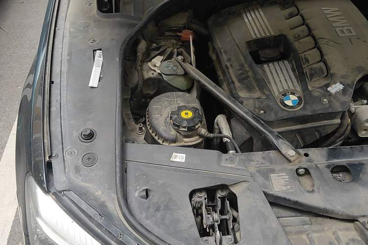 Used BMW 7 Series 2013 730Li Leading Model Engine Bay Right
