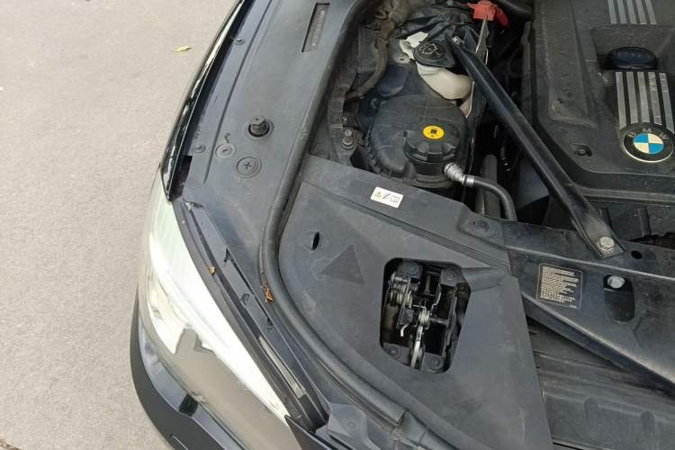 Used BMW 7 Series 2013 730Li Leading Model Engine Bay Right