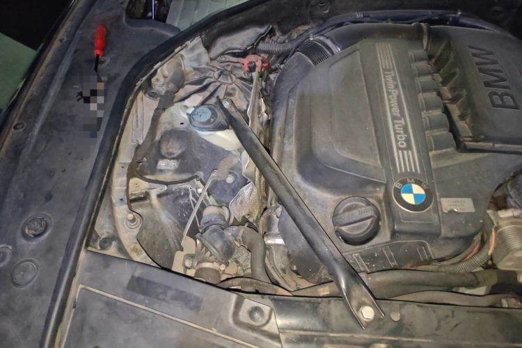Used BMW 7 Series 2013 740Li Luxury Model Engine Bay Right