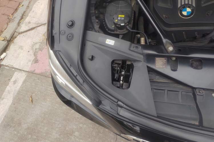 Used BMW 7 Series 2013 730Li Luxury Model Engine Bay Right
