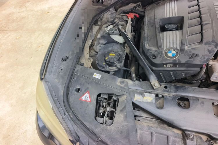 Used BMW 7 Series 2013 730Li Leading Model Engine Bay Right