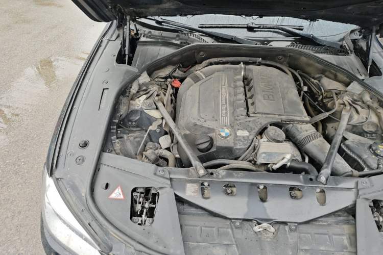 Used BMW 7 Series 2013 740Li Leading Model Engine Bay Right