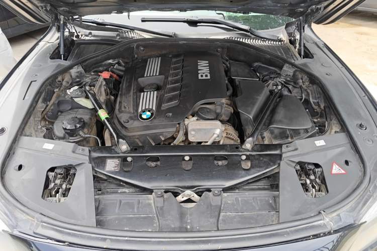 Used BMW 7 Series 2013 730Li Leading Model Engine Bay