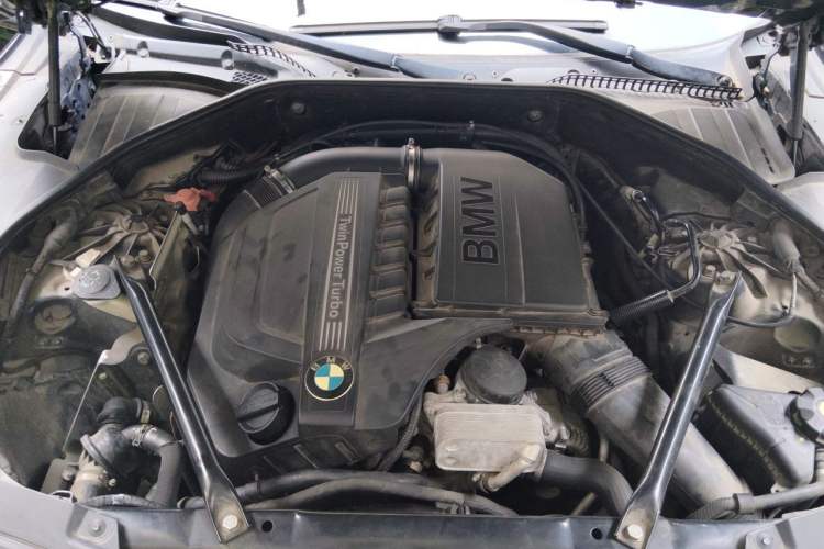 Used BMW 7 Series 2013 740Li Leading Model Engine Bay