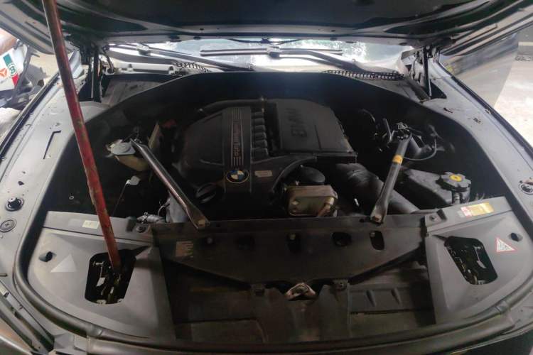 Used BMW 7 Series 2013 740Li Leading Model Engine Bay