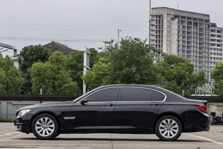 Used BMW 7 Series 2013 730Li Leading Model Exterior 4