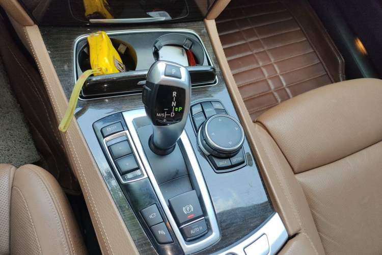 Used BMW 7 Series 2013 740Li Leading Model Gear Lever