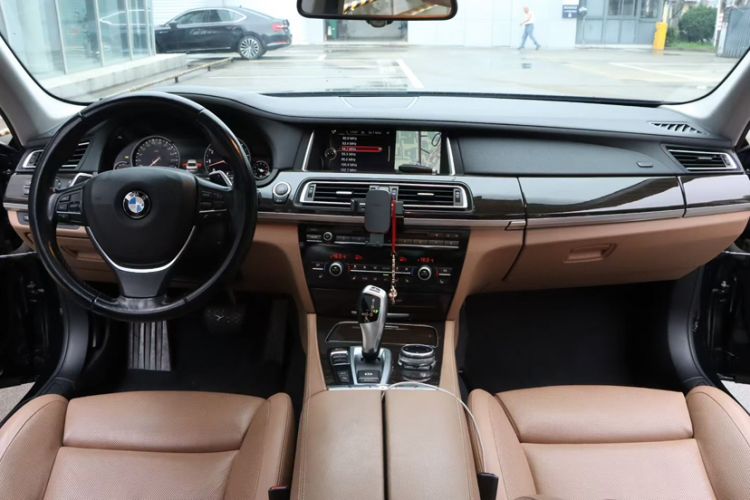 Used BMW 7 Series 2013 740Li Leading Model Interior 1