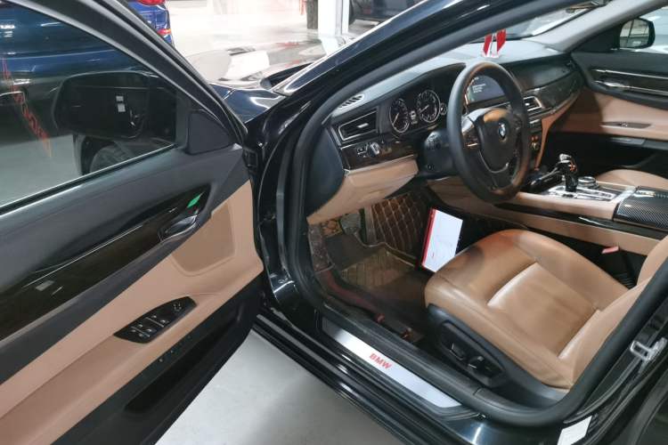 Used BMW 7 Series 2013 730Li Leading Model Interior 3