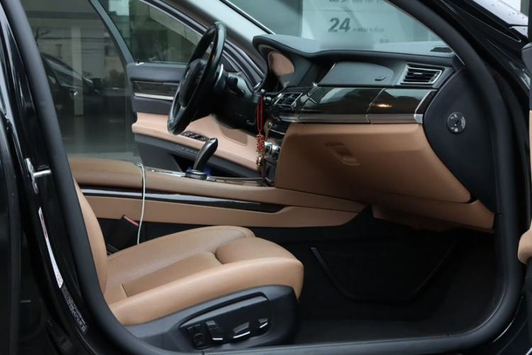Used BMW 7 Series 2013 740Li Leading Model Interior 4