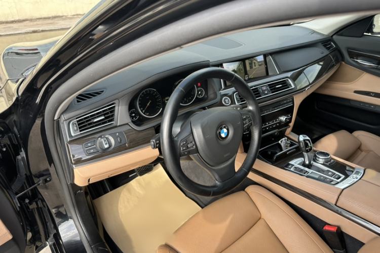 Used BMW 7 Series 2013 730Li Luxury Model Interior 9