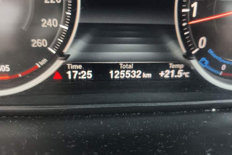 Used BMW 7 Series 2013 730Li Leading Model Odometer Close Up