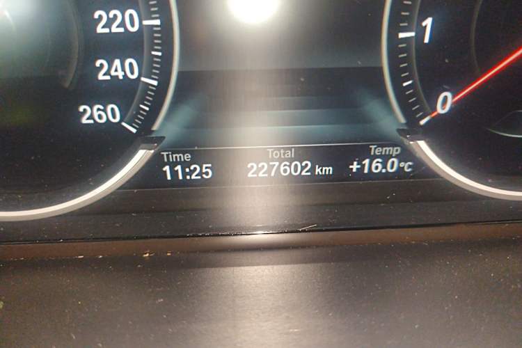 Used BMW 7 Series 2013 740Li Leading Model Odometer Close Up