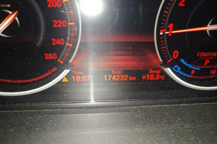 Used BMW 7 Series 2013 730Li Leading Model Odometer Close Up