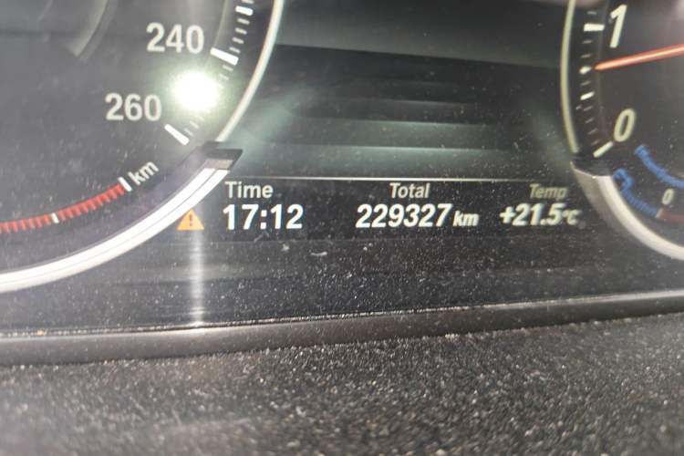 Used BMW 7 Series 2013 730Li Leading Model Odometer Close Up