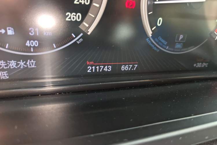 Used BMW 7 Series 2013 740Li Hybrid Edition Odometer Close Up