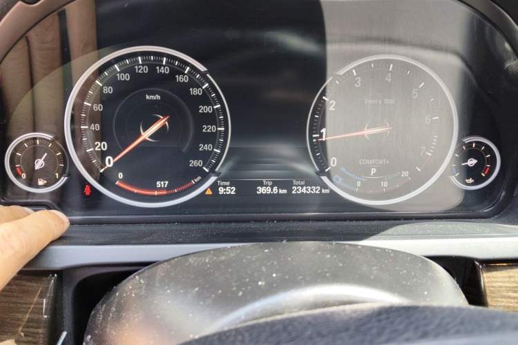 Used BMW 7 Series 2013 730Li Leading Model Odometer Close Up