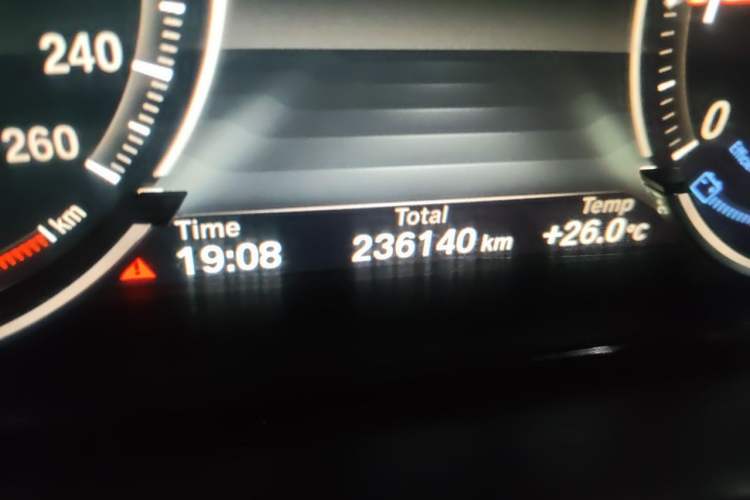 Used BMW 7 Series 2013 730Li Leading Model Odometer Close Up