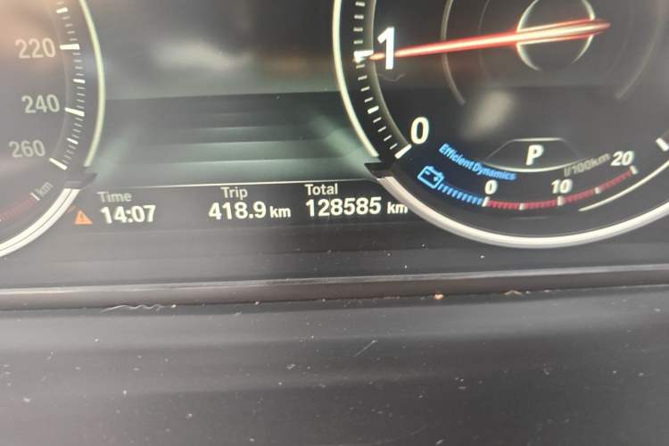 Used BMW 7 Series 2013 730Li Leading Model Odometer Close Up