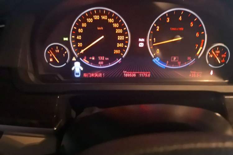 Used BMW 7 Series 2013 740Li Leading Model Odometer Close Up