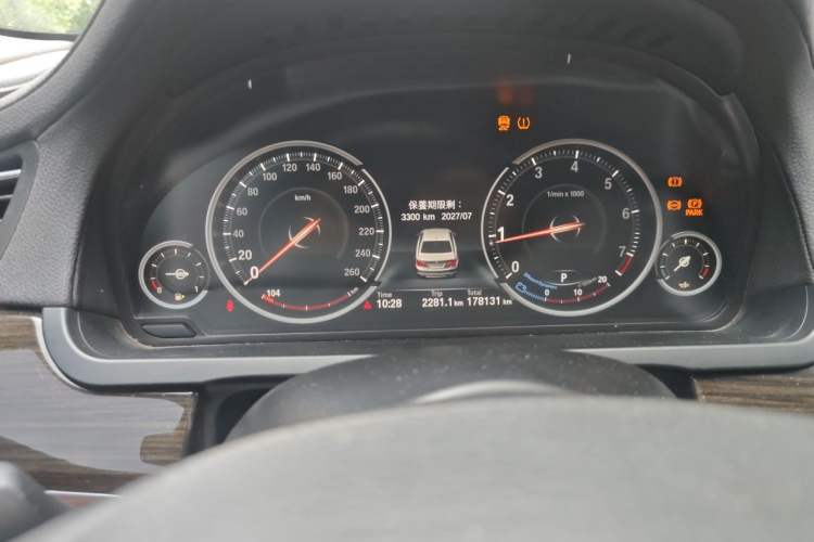 Used BMW 7 Series 2013 730Li Leading Model Odometer Close Up
