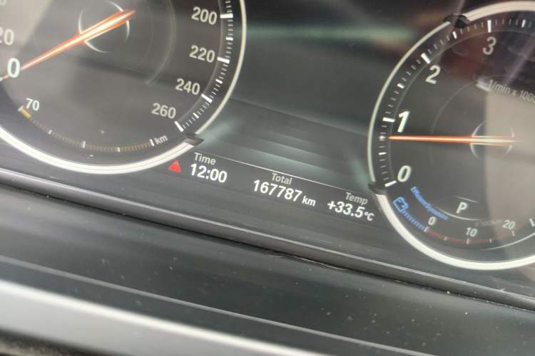 Used BMW 7 Series 2013 730Li Leading Model Odometer Close Up