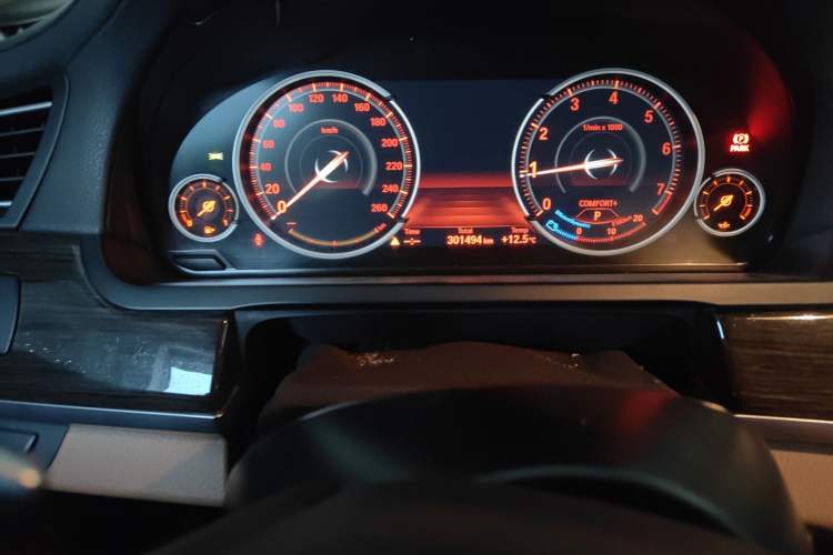Used BMW 7 Series 2013 740Li Leading Model Odometer Close Up