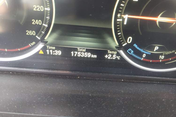 Used BMW 7 Series 2013 730Li Leading Model Odometer Close Up
