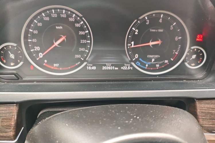 Used BMW 7 Series 2013 730Li Leading Model Odometer Close Up