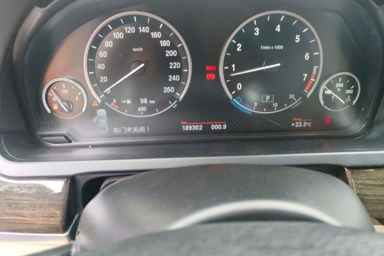 Used BMW 7 Series 2013 740Li Leading Model Odometer Close Up