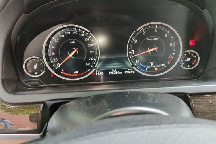 Used BMW 7 Series 2013 740Li Leading Model Odometer Close Up