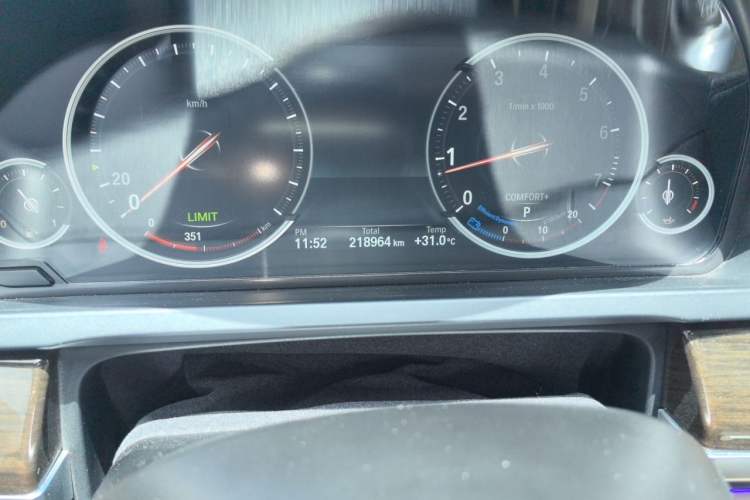 Used BMW 7 Series 2013 730Li Leading Model Odometer Close Up