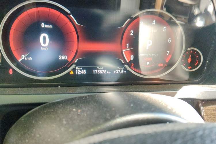 Used BMW 7 Series 2013 730Li Leading Model Odometer Close Up