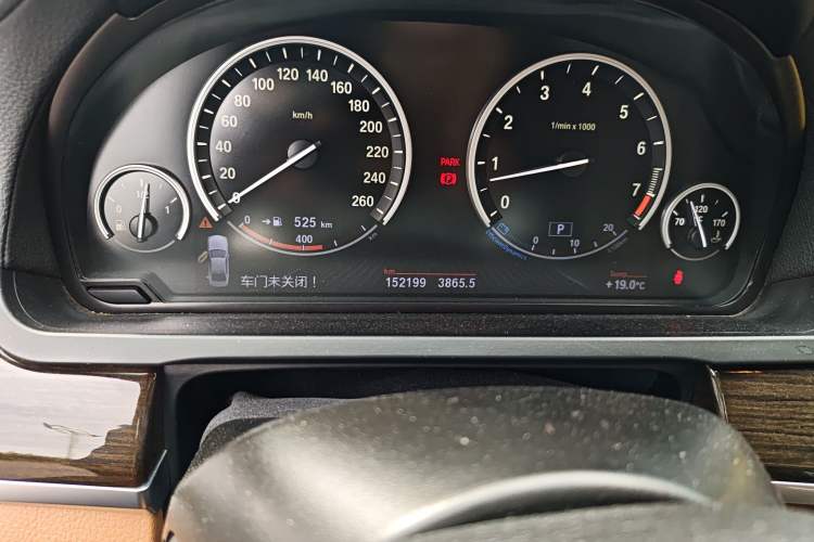 Used BMW 7 Series 2013 740Li Leading Model Odometer Close Up