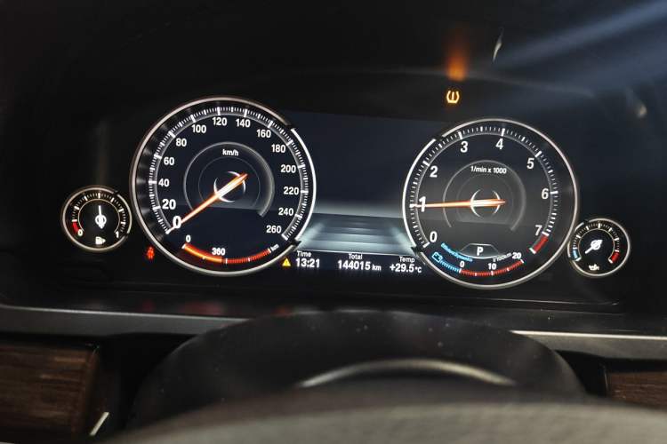 Used BMW 7 Series 2013 730Li Leading Model Odometer Close Up