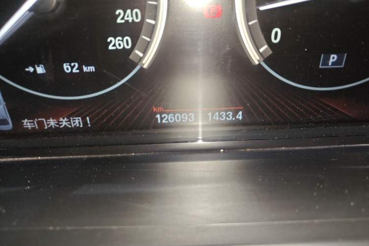 Used BMW 7 Series 2013 730Li Luxury Model Odometer Close Up