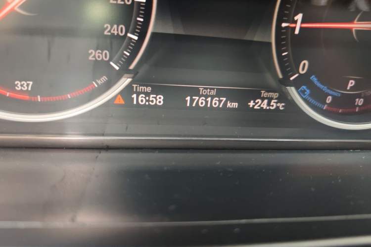Used BMW 7 Series 2013 730Li Luxury Model Odometer Close Up