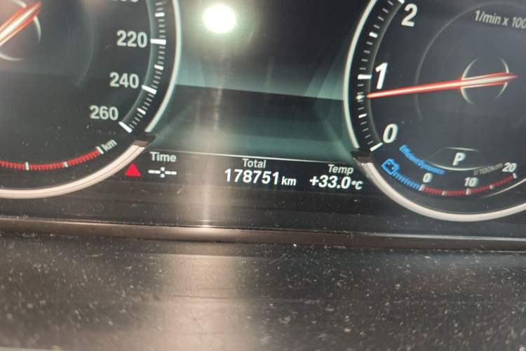 Used BMW 7 Series 2013 730Li Leading Model Odometer Close Up