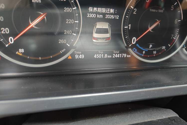Used BMW 7 Series 2013 740Li Leading Model Odometer Close Up