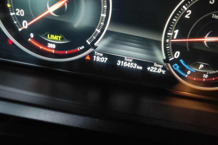 Used BMW 7 Series 2013 730Li Leading Model Odometer Close Up