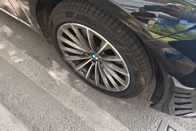 Used BMW 7 Series 2013 740Li Luxury Model Right Front Wheel Hub