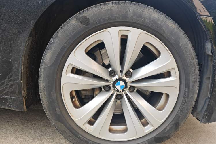 Used BMW 7 Series 2013 730Li Luxury Model Right Front Wheel Hub