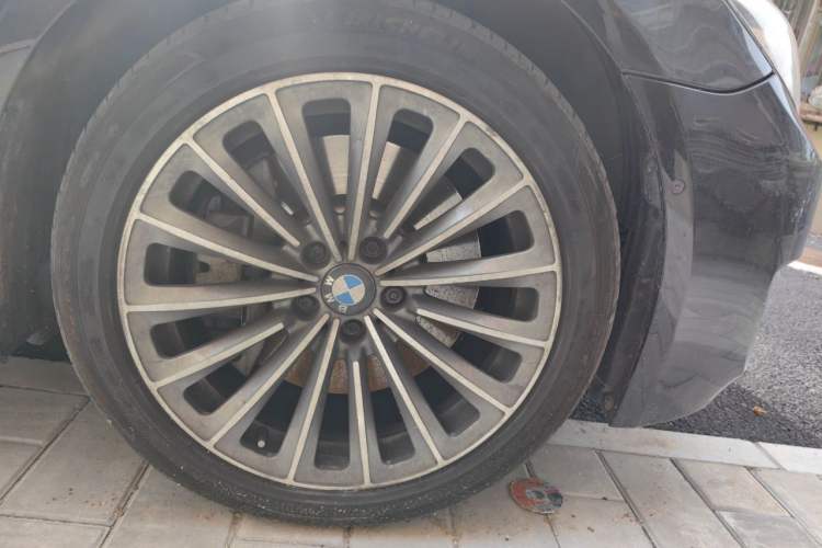 Used BMW 7 Series 2013 750Li xDrive Right Front Wheel Hub