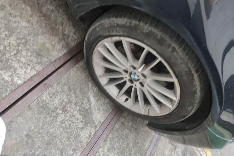 Used BMW 7 Series 2013 740Li xDrive Right Front Wheel Hub