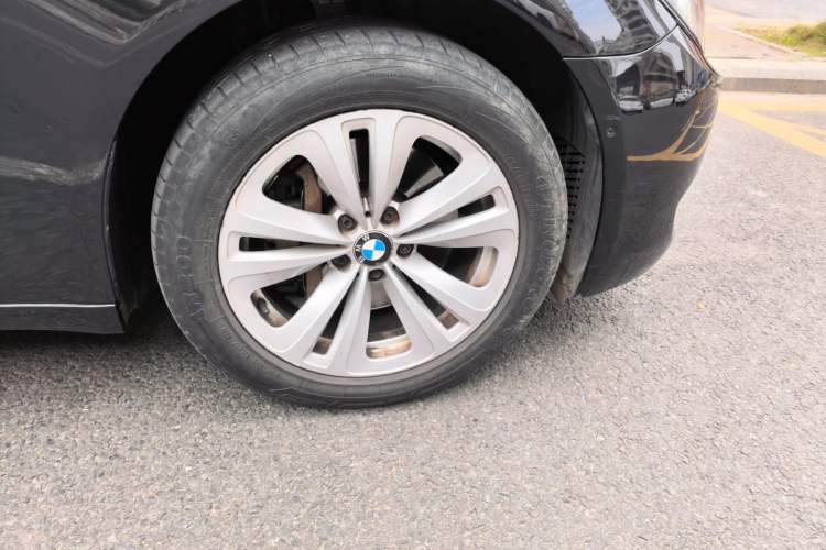 Used BMW 7 Series 2013 730Li Luxury Model Right Front Wheel Hub
